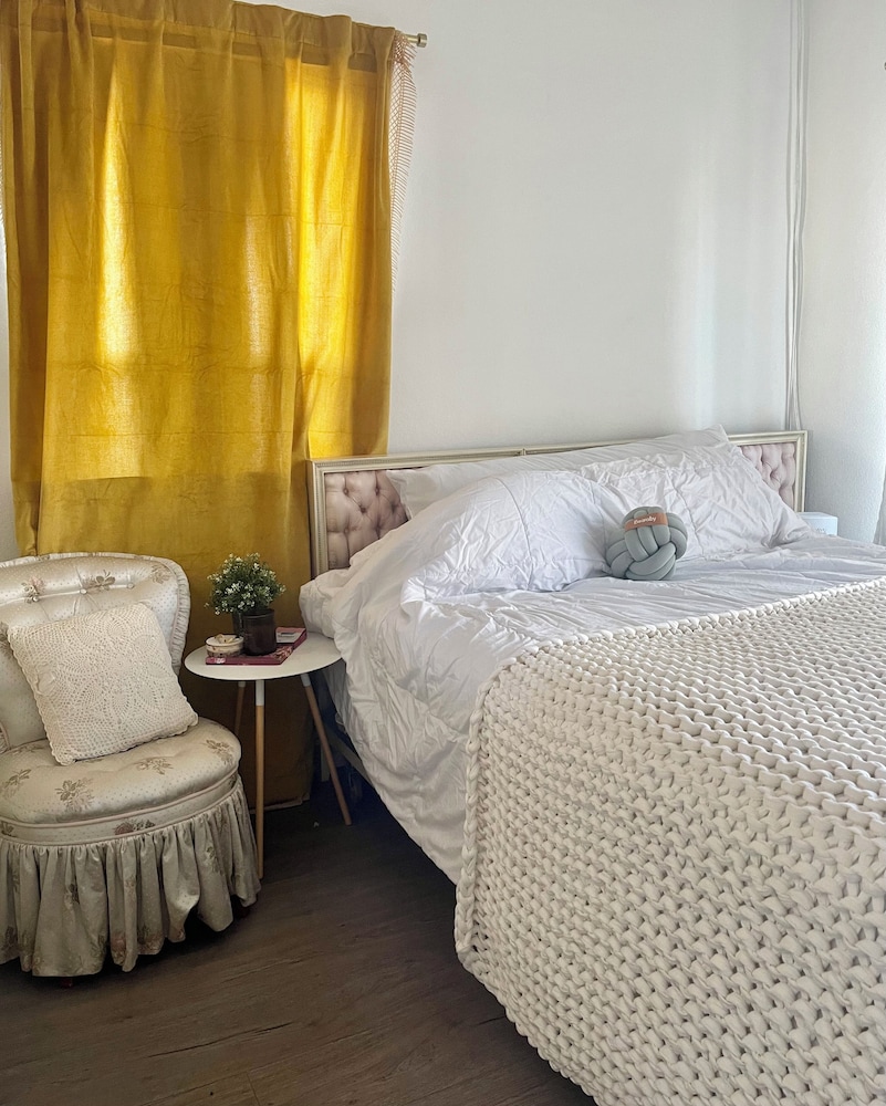 COZY BEDROOM FULL KITCHEN CLEAN SPACIOUS LA APARTMENT w. PRIVATE