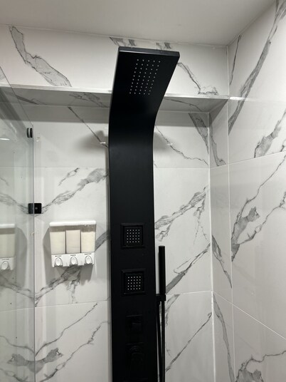 Luxury high rated guest apartment close to all attractions and Airport