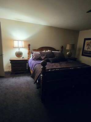 3 bedrooms, desk, free WiFi, bed sheets - 3-bedroom vacation home just 12 minutes from Lake Texoma and Choctaw Casino. (Denison)