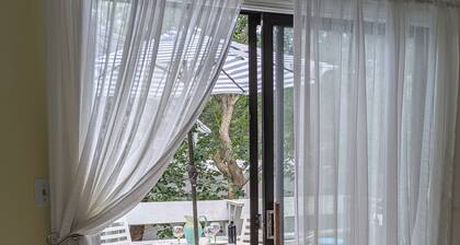 Bright and clean 3 bedroom, walk to beach. South Yarmouth