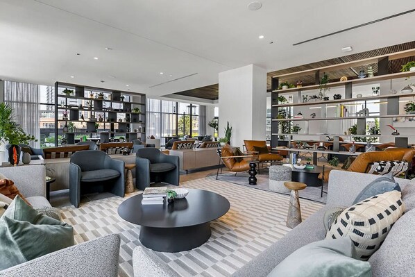 Interior - Impeccable W Loop 1BR w/ Gym, Pool, Rooftop, Spa & W/D, by Blueground (Chicago)