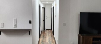 Charming 3-bedroom house in delightful Bullhead with WiFi, AC. 