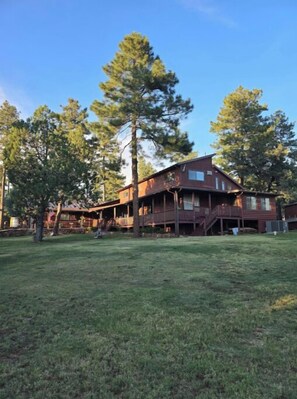 Exterior - PINE RANCH: 2 Acres of Mountain Views, Elk Visits and Lots of Room for Everyone! (Pine)