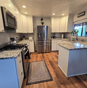 Highchair - PINE RANCH: 2 Acres of Mountain Views, Elk Visits and Lots of Room for Everyone! (Pine)