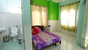 Basic Room | Desk, free WiFi