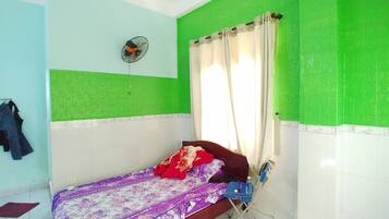 Basic Room | Desk, free WiFi