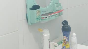 Basic Room | Bathroom | Shower