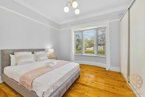 6 chambres, fer et planche à repasser, Wi-Fi, draps fournis