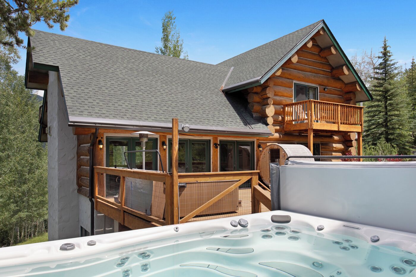 Outdoor spa tub