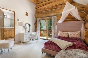 5 bedrooms, desk, iron/ironing board, travel cot
