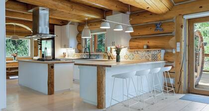 Mountain oasis for large groups!