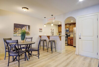 Charming Plaza 2-bedroom condo in delightful Kansas City. 