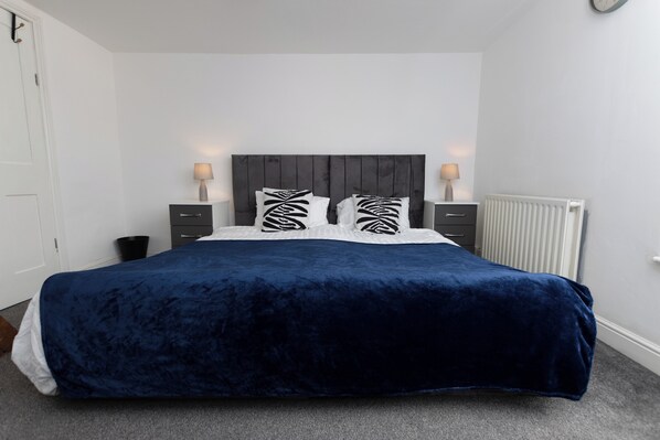 4 Schlafzimmer, Bügeleisen/Bügelbrett, WLAN, Bettwäsche