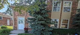 Cozy 1-bedroom condo near downtown Clawson with WiFi, AC
