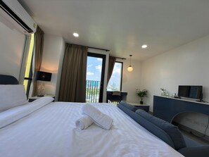 Free WiFi, bed sheets - Breezewood Bangkok Hotel (Bangkok)