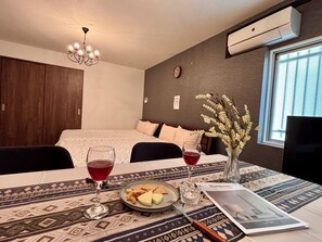 2 bedrooms, iron/ironing board, free WiFi - Charming 2-bedroom house in lovely Osaka
Accommodates up to 10 people (大阪市中央区日本橋)