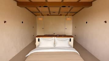 Design House, 1 King Bed, Non Smoking, Kitchenette | 1 bedroom, Egyptian cotton sheets, premium bedding, free minibar