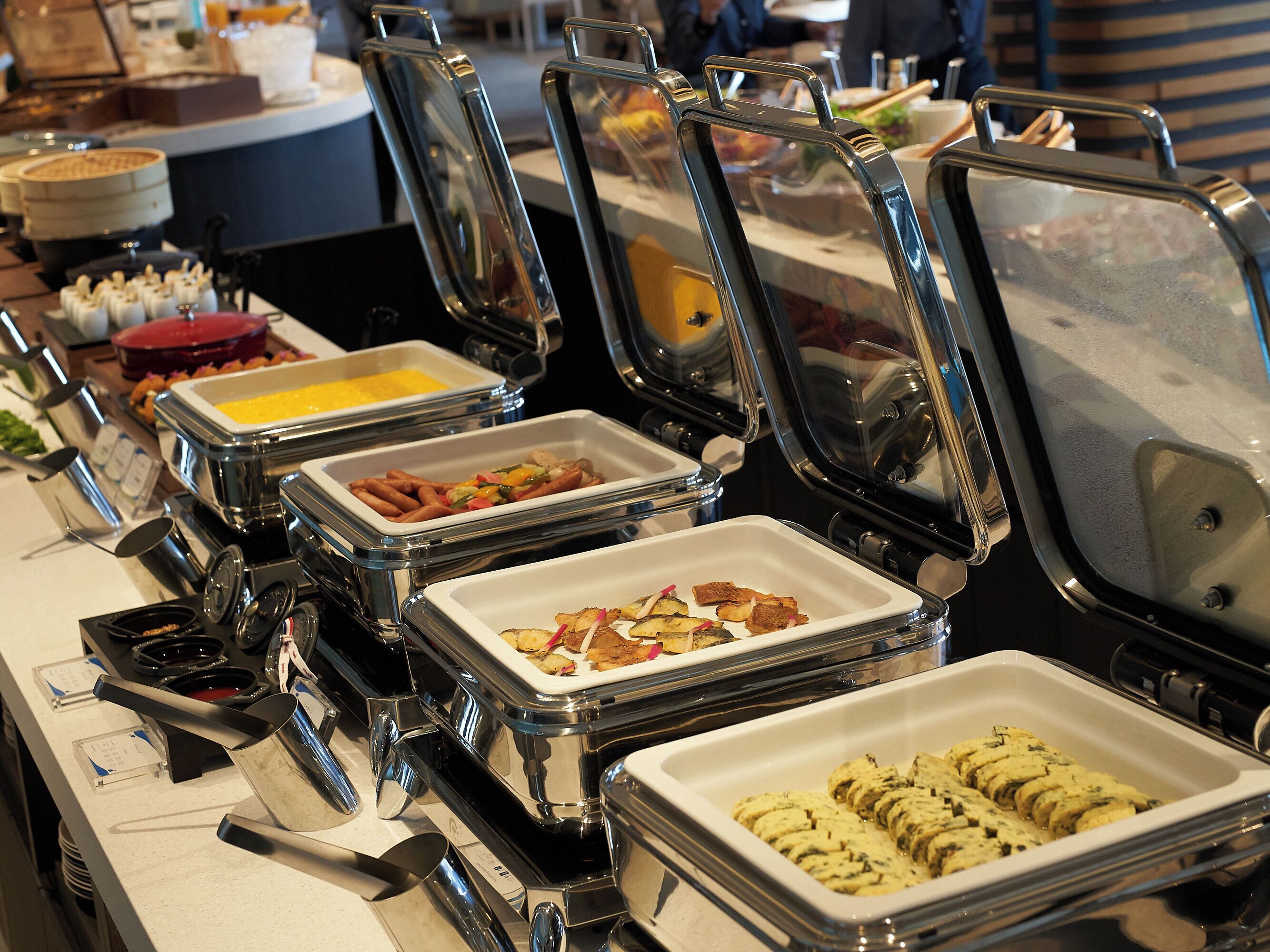 Daily buffet breakfast for a fee