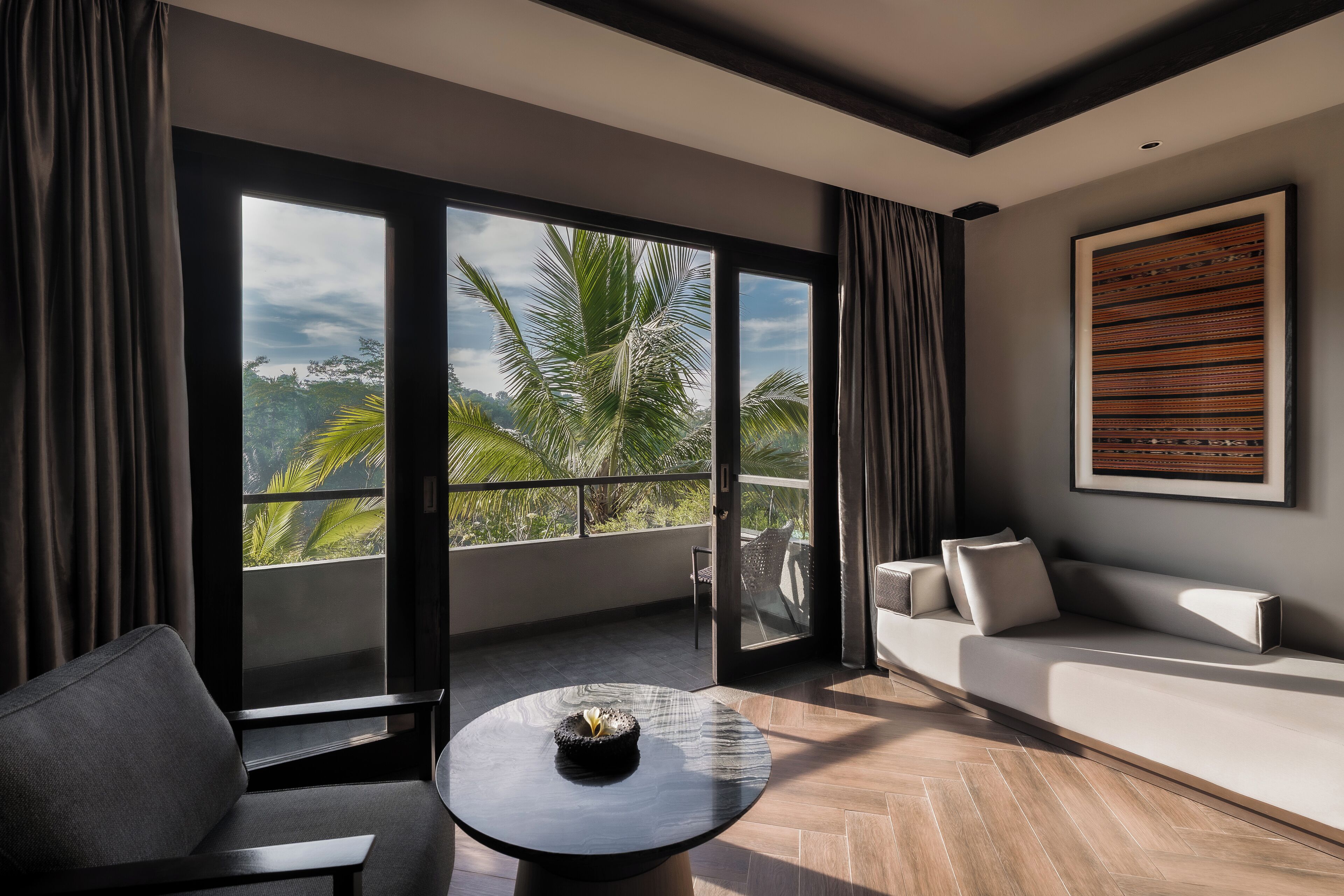 One Bedroom Deluxe Valley Suite | Literie de qualité supérieure, surmatelas, minibar