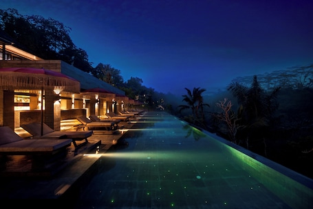 Outdoor pool, free pool cabanas, pool umbrellas. Ayatara Resort Ubud