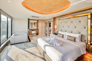 Grand Royal Suite with Jacuzzi | Egyptian cotton sheets, premium bedding, Tempur-Pedic beds, minibar - The Tj Hotel (Pattaya)