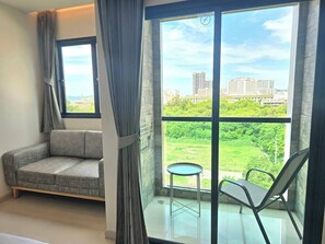 Suite with Balcony | Hageutsikt