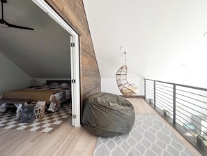 3 bedrooms, travel cot, WiFi, bed sheets
