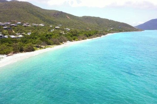 Reefside Retreat - Absolute Beachfront - Tiny Home