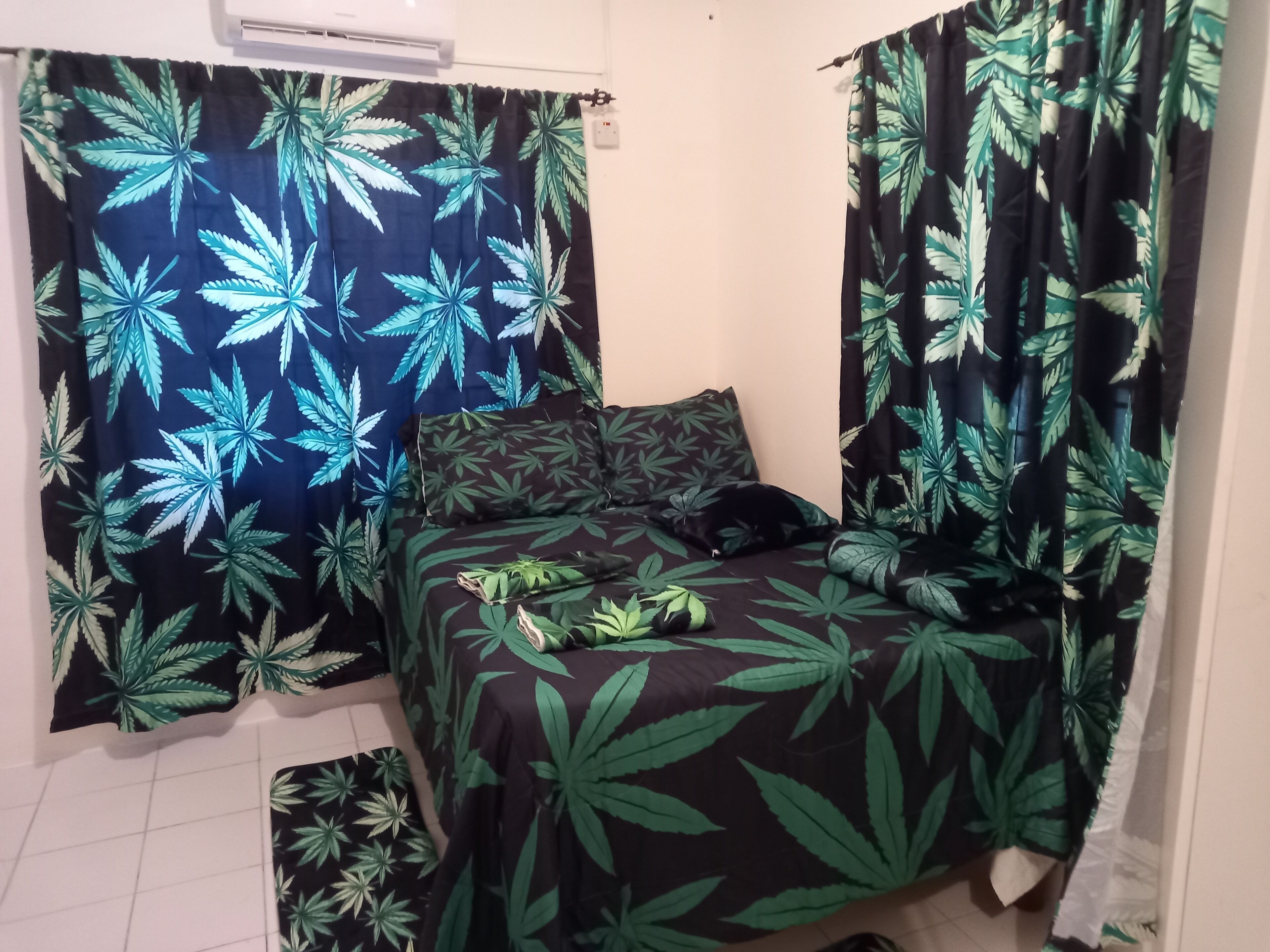 1 dormitorio, tabla de planchar con plancha, wifi y ropa de cama