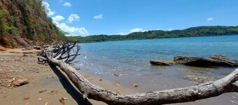 1 double bed in St Thomas, Jamaica 