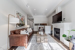 Luxury-Apartment, Stadtblick | Wohnbereich