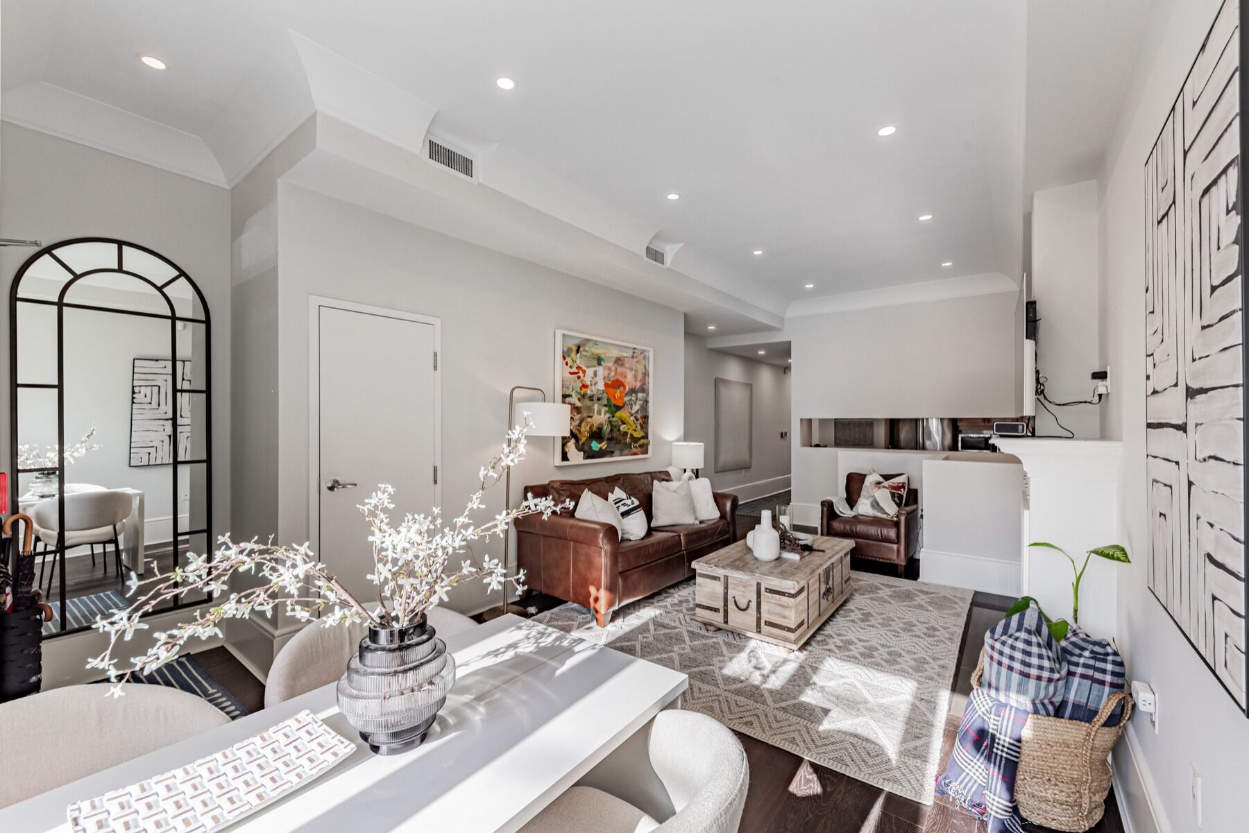 Luxury Apartment, City View | In-room dining