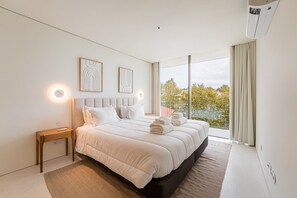 2 bedrooms, iron/ironing board, internet, bed sheets