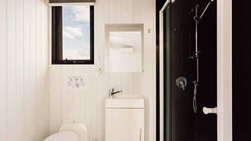 Douche, sèche-cheveux, serviettes fournies