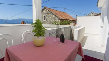 Departamento (Two Bedroom Apartment with Terrace (A) | Terraza o patio