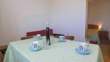 อพาร์ทเมนท์ (Two Bedroom Apartment with Terrace (A) | ห้องรับประทานอาหาร