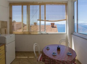 Triple Room (Triple Room with Private Balcony (A3)) | Private kitchenette - Beachfront Apartments Andrijević (Gradac)