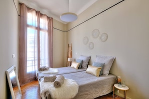 3 bedrooms, free WiFi - FAR3 - 3 rooms just a stone's throw from rue d'Antibes (CANNES)