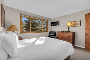 2 bedrooms, iron/ironing board, WiFi