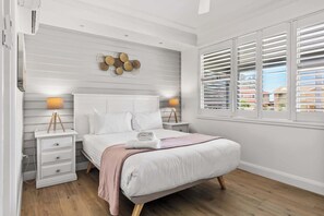3 bedrooms, iron/ironing board, WiFi, bed sheets - Spa & Chill Lodge (Budgewoi)