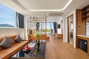 Minibar (mit einigen kostenlosen Artikeln), Zimmersafe, Schreibtisch