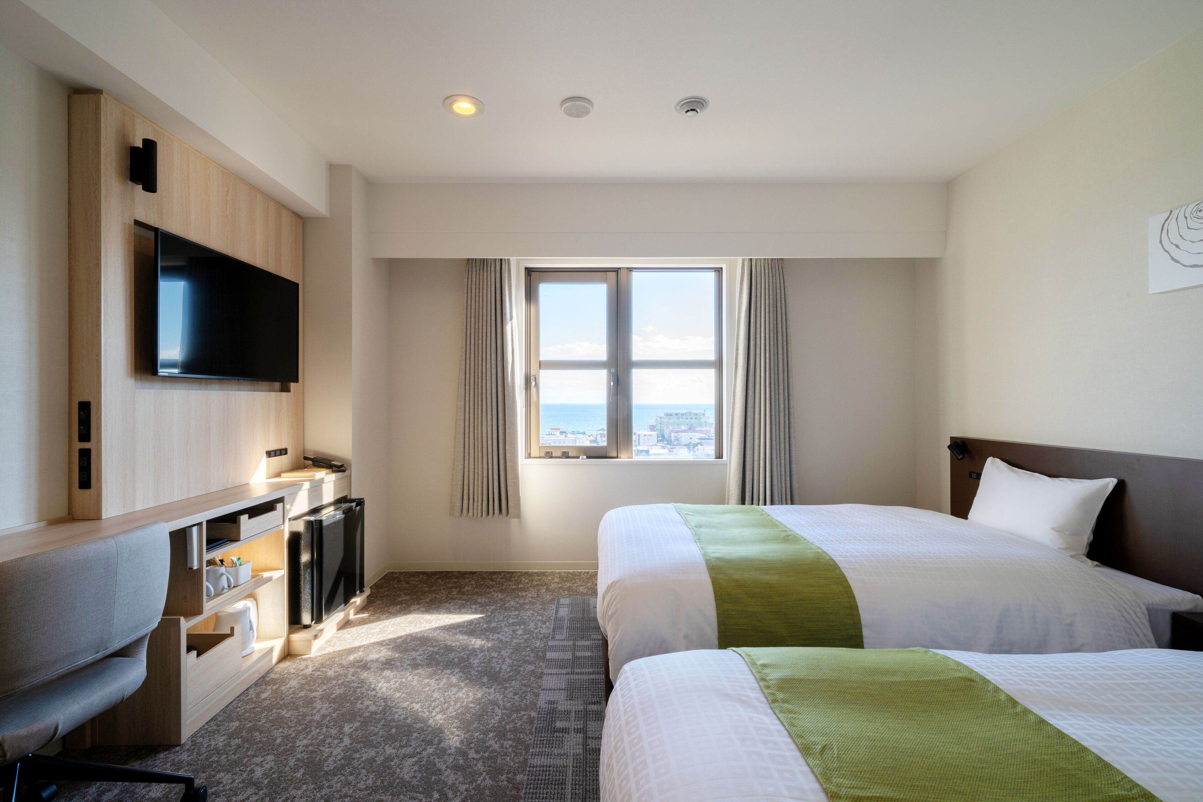 Habitación estándar con 2 camas individuales | Edredones de plumas, escritorio, sistema de insonorización y wifi gratis