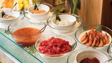 Daily buffet breakfast for a fee