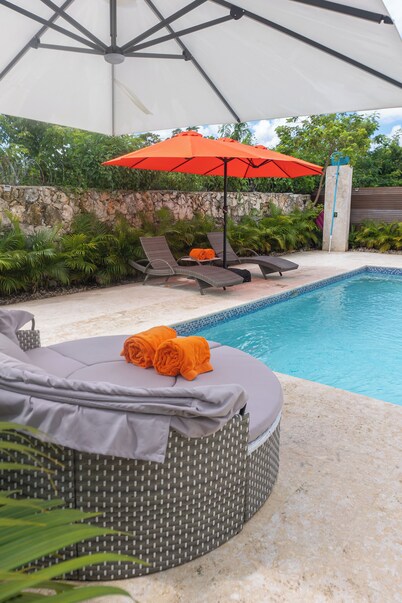 Modern Villa in Punta Cana: 3Bdr, 5Bath, Pool, Wi-Fi, BBQ