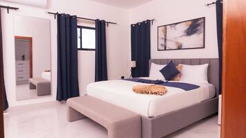 3 habitaciones, tabla de planchar con plancha, wifi y ropa de cama