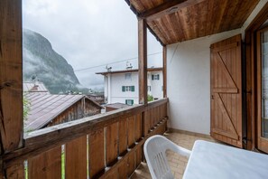 Property grounds - Apartment in an excellent position near the centre of Canazei, ideal for two/three people (Canazei)