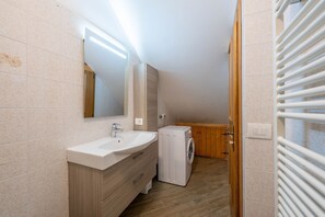 Shower, hair dryer - Apartment in an excellent position near the centre of Canazei, ideal for two/three people (Canazei)