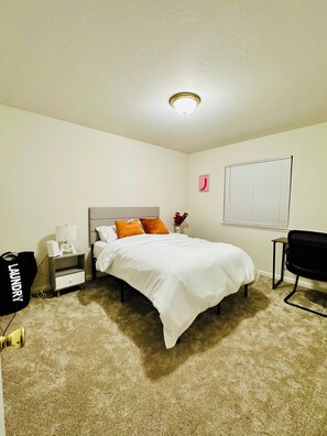 3 bedrooms, iron/ironing board, WiFi, bed sheets