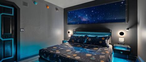 6 bedrooms, desk, iron/ironing board, travel cot