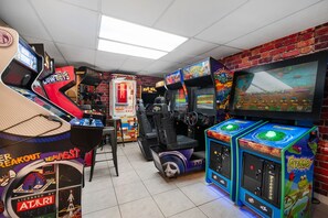 Game room - Disneyland Oasis: Heated Pool, Arcade, theater + (Stanton)